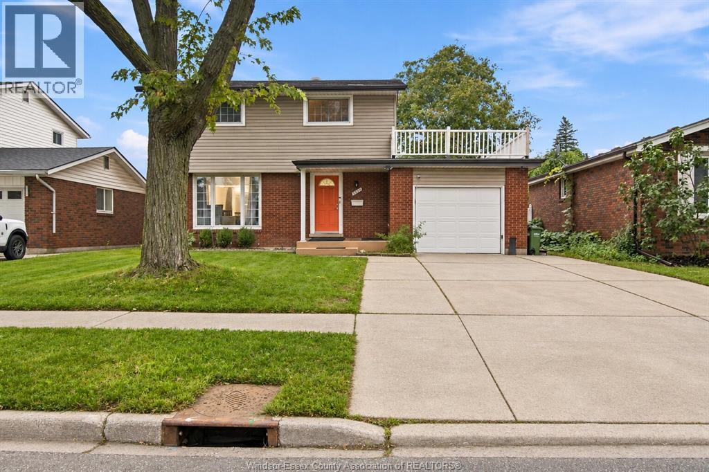 4-bedroom Single Family at 2547 Rivard Avenue, Windsor — photograph 2