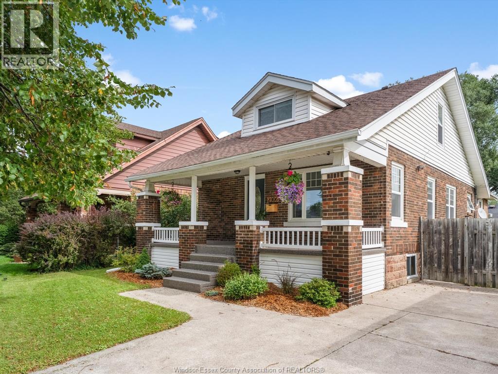 3-bedroom Single Family at 2306 Chilver Road, Windsor — photograph 2