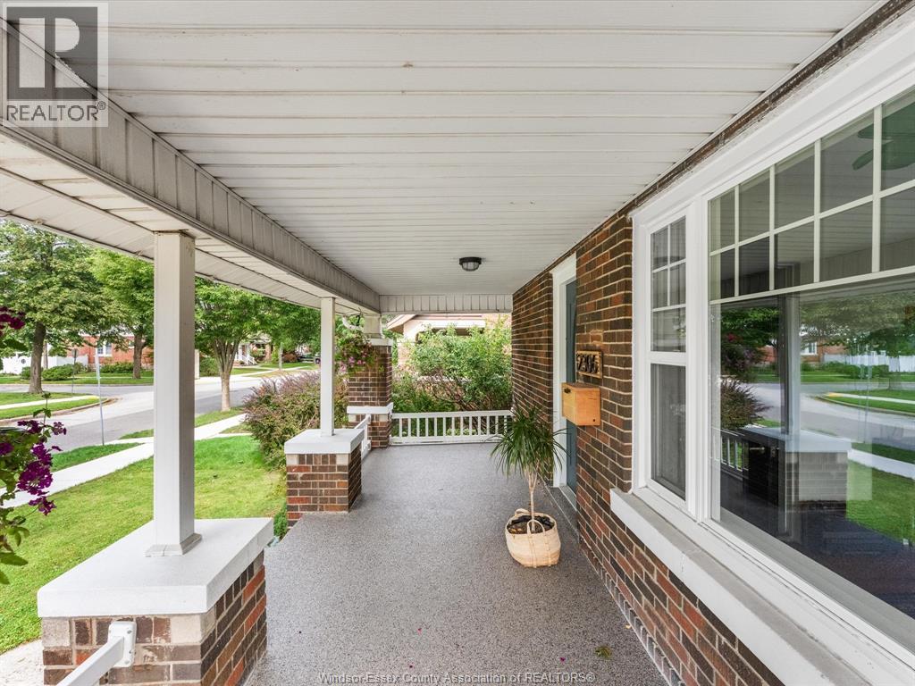 3-bedroom Single Family at 2306 Chilver Road, Windsor — photograph 3