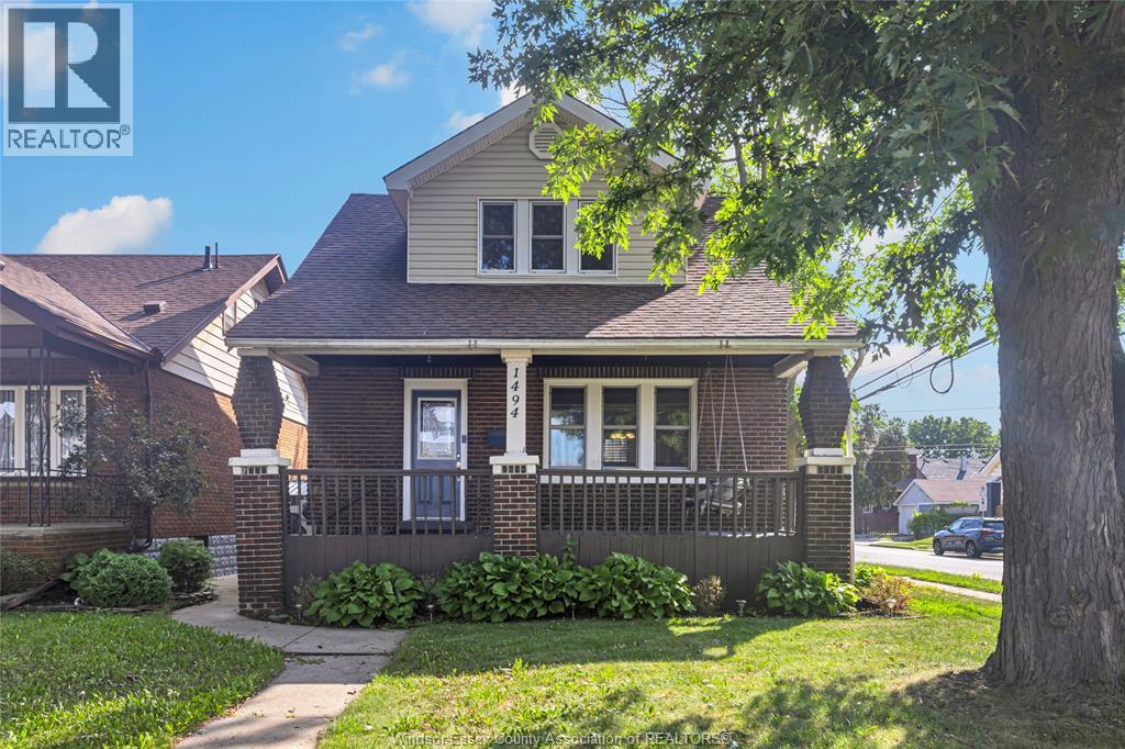 3-bedroom Single Family at 1494 Pierre, Windsor — photograph 2