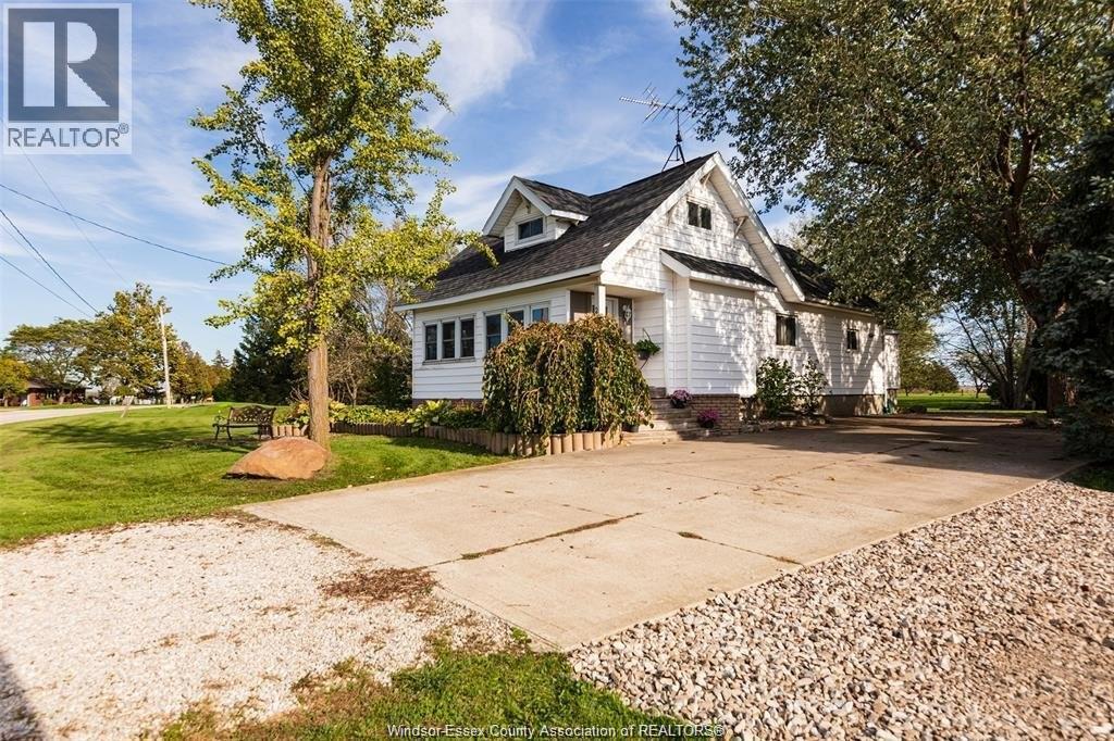 3-bedroom Single Family at 261 South Riverview Drive, Amherstburg — photograph 3