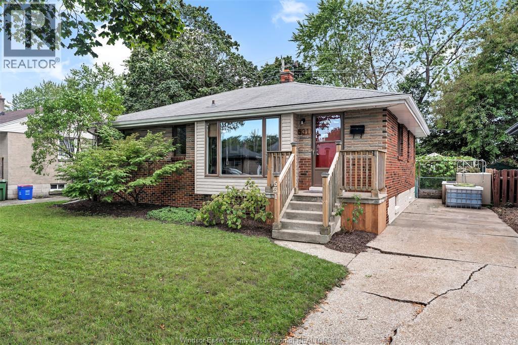 3-bedroom Single Family at 531 Isack Drive, Windsor — photograph 3