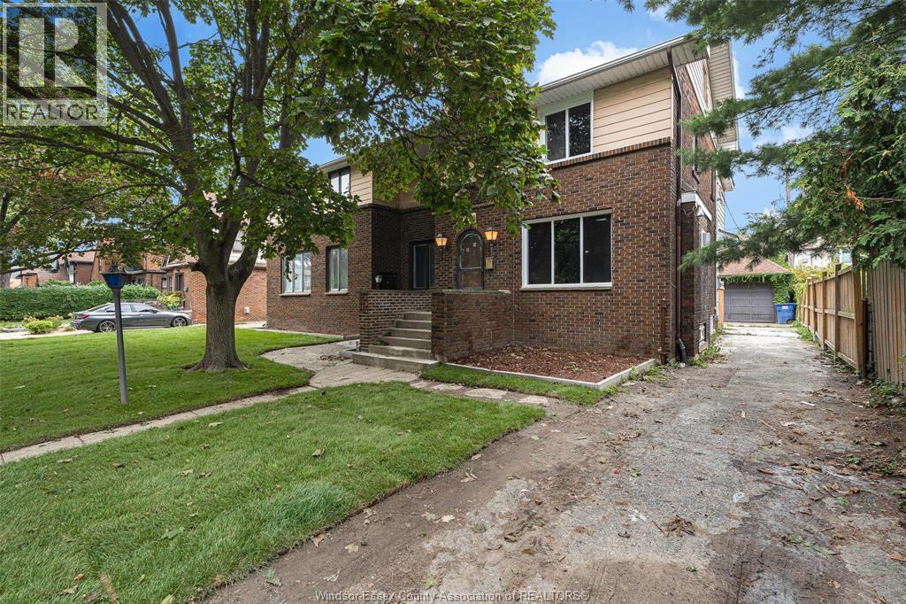 10-bedroom Single Family at 2268 Victoria Avenue, Windsor — photograph 2