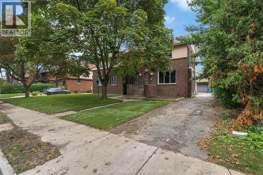 10-bedroom Single Family at 2268 Victoria Avenue, Windsor — primary photograph