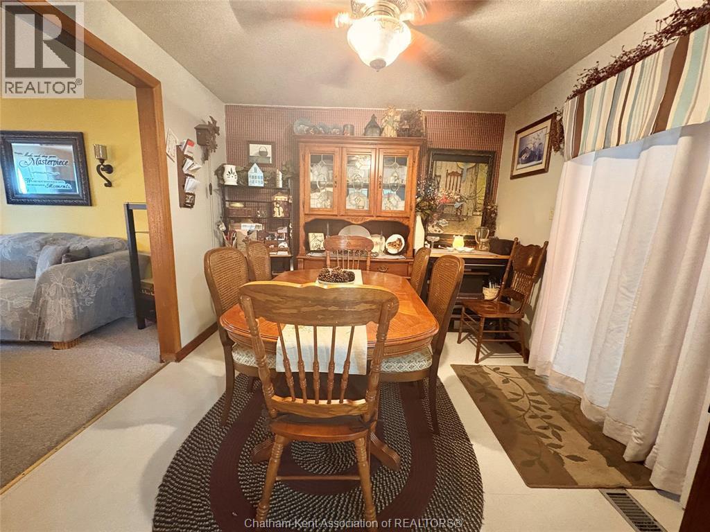 3-bedroom Single Family at 60 Copperfield Crescent, Chatham — photograph 3