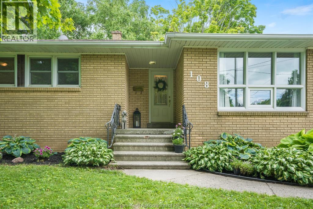 3-bedroom Single Family at 108 Faubert Drive, Chatham — photograph 2