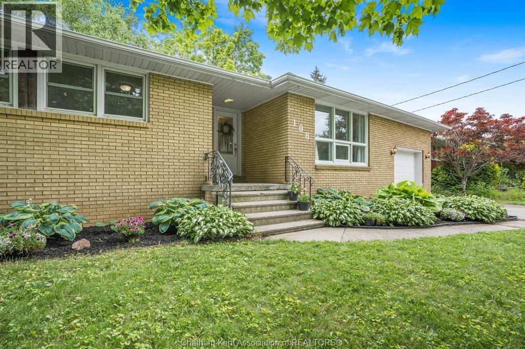 3-bedroom Single Family at 108 Faubert Drive, Chatham — photograph 3