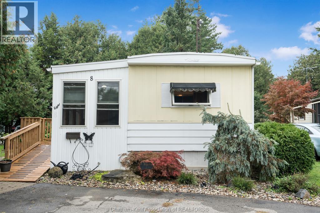 3-bedroom Single Family at 22220 Charing Cross Road, Chatham — photograph 3