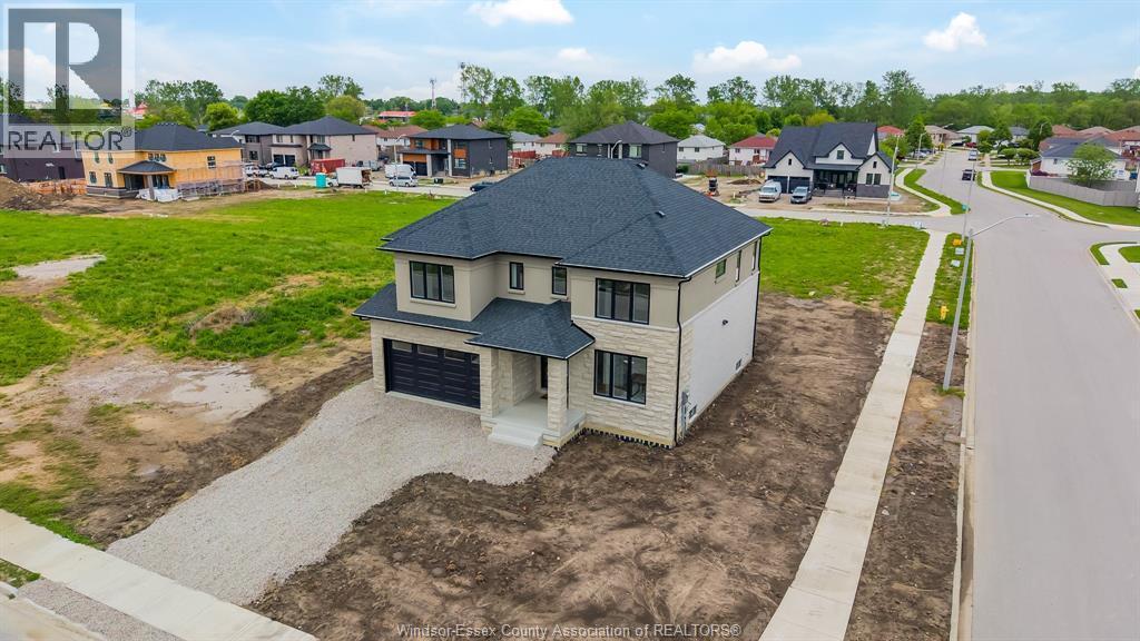4-bedroom Single Family at 3698 Farrow Avenue, Windsor — photograph 3