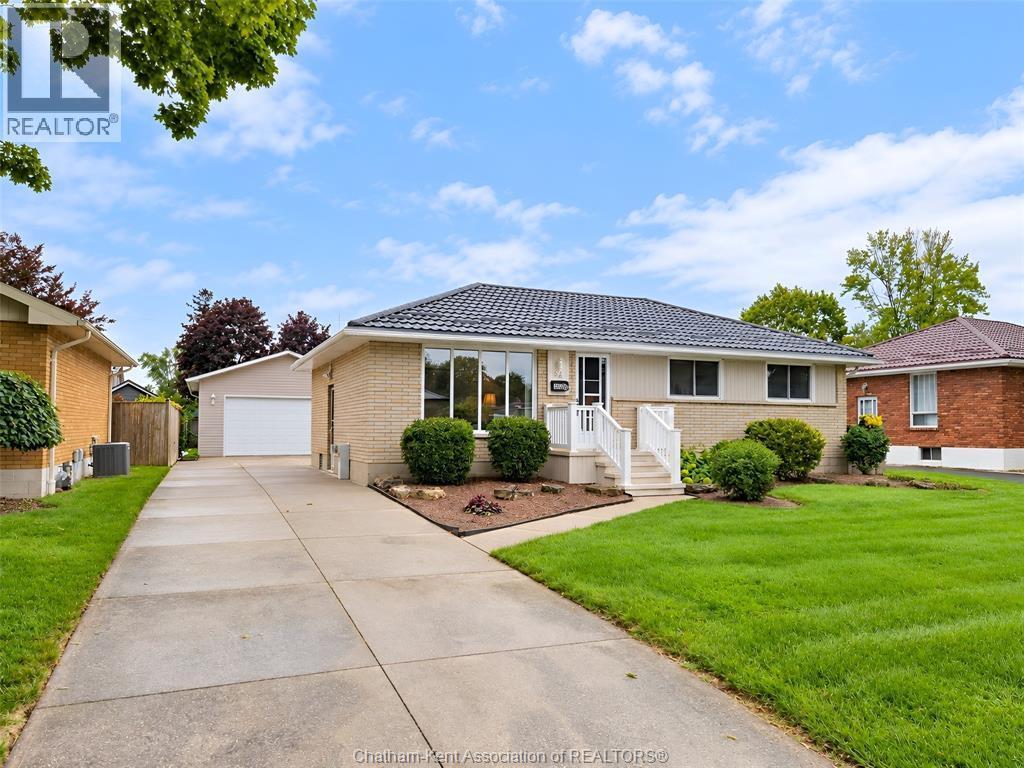 Single Family — 84 Holland Avenue, Chatham, Ontario