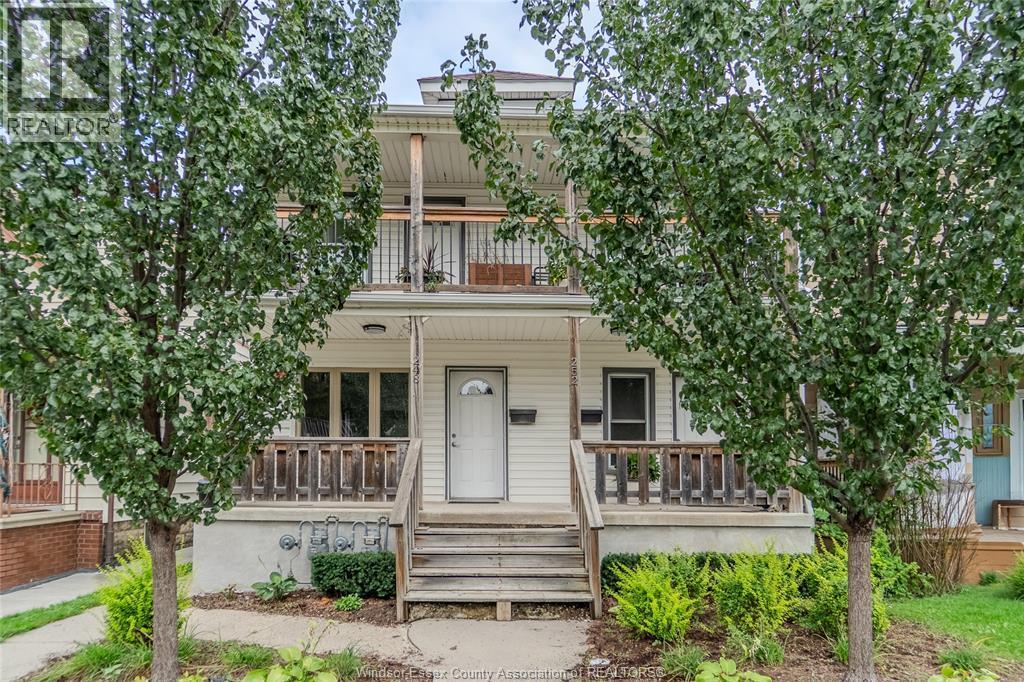 3-bedroom Single Family at 248 Pierre, Windsor — photograph 2