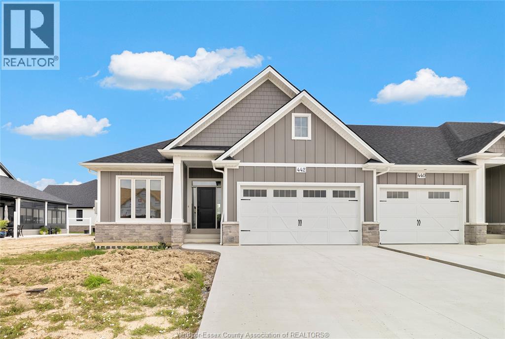 3-bedroom Single Family at 445 Caserta Crescent, Lakeshore — primary photograph