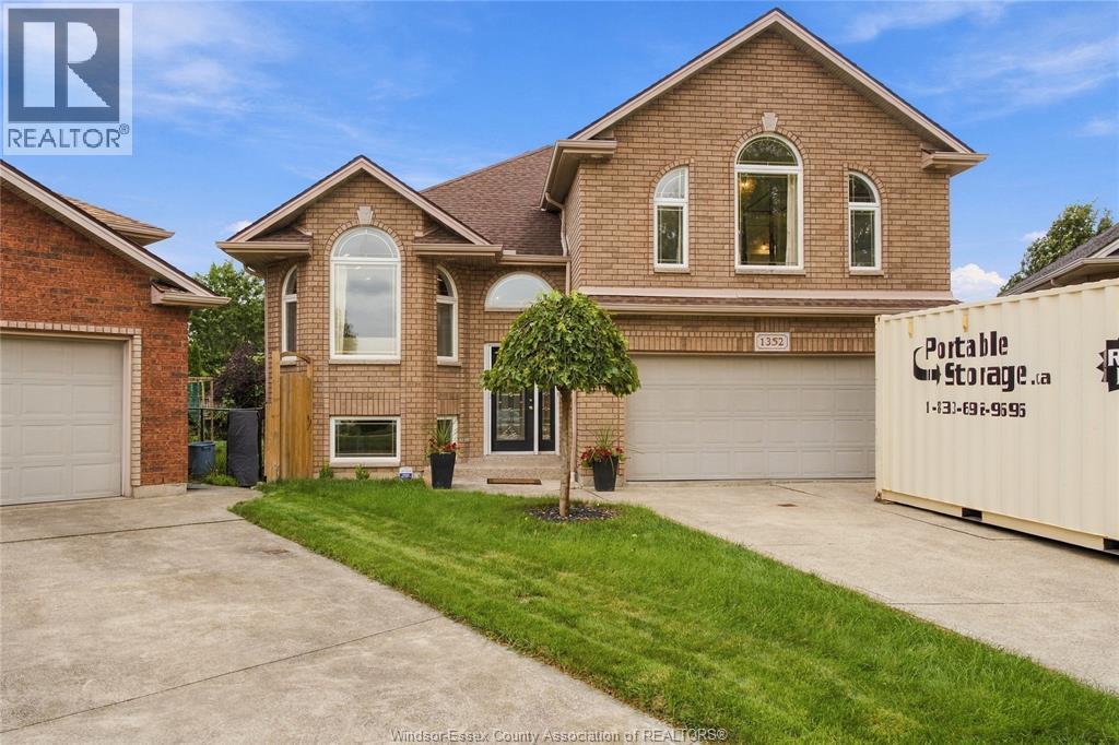 4-bedroom Single Family at 1352 Meridian, Windsor — primary photograph