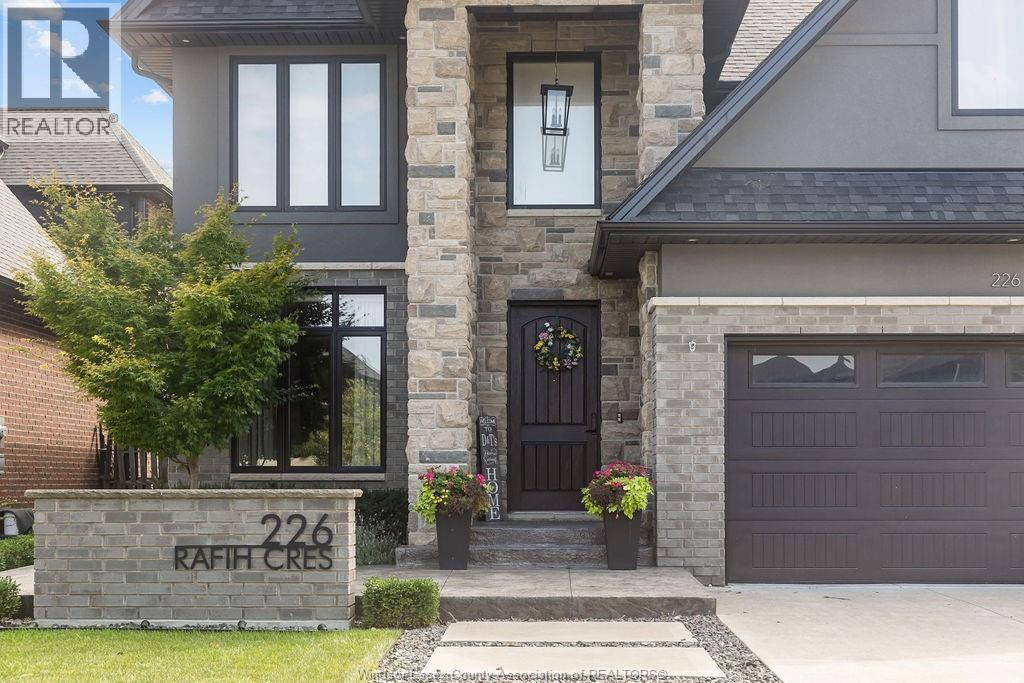 5-bedroom Single Family at 226 Rafih Crescent, Lakeshore — photograph 3