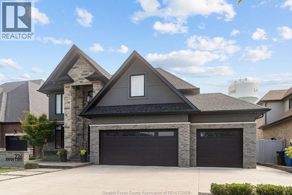 5-bedroom Single Family at 226 Rafih Crescent, Lakeshore — photograph 2