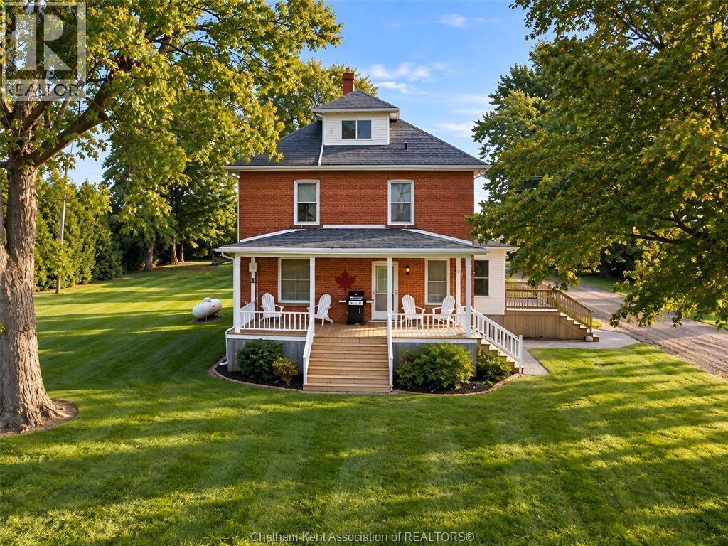 4-bedroom Single Family at 25139 St  Clair Street, Chatham Township — photograph 2