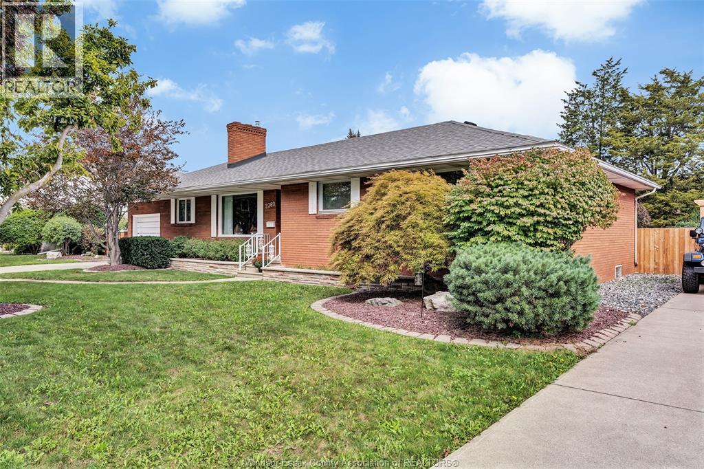4-bedroom Single Family at 2360 Leonard Road, Windsor — photograph 3