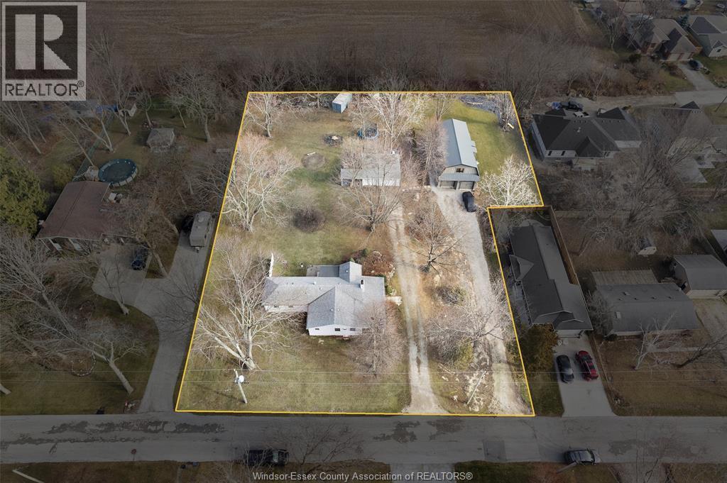 5-bedroom Single Family at 942 Erie Avenue, Kingsville — photograph 2