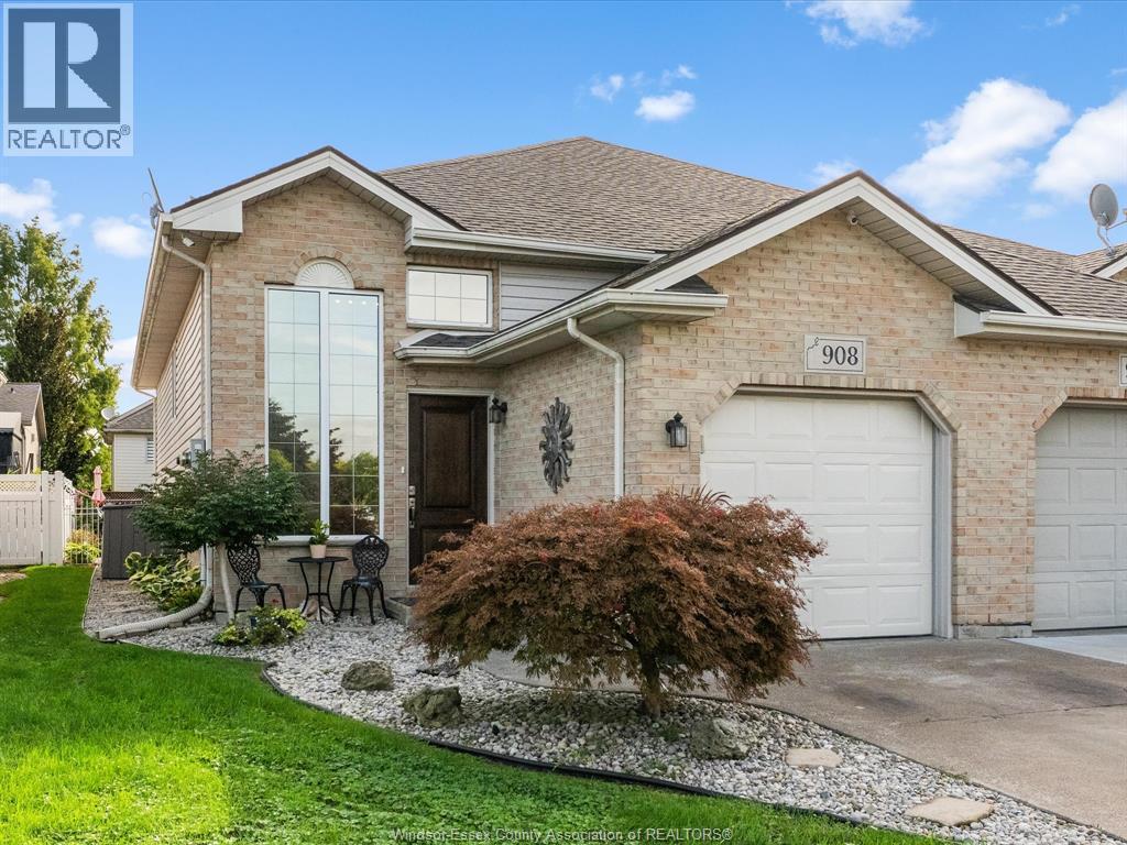 3-bedroom Single Family at 908 Michael Drive, Tecumseh — primary photograph
