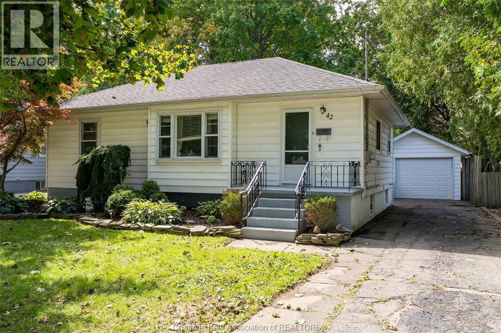 4-bedroom Single Family at 42 Canterbury Street, Chatham — primary photograph