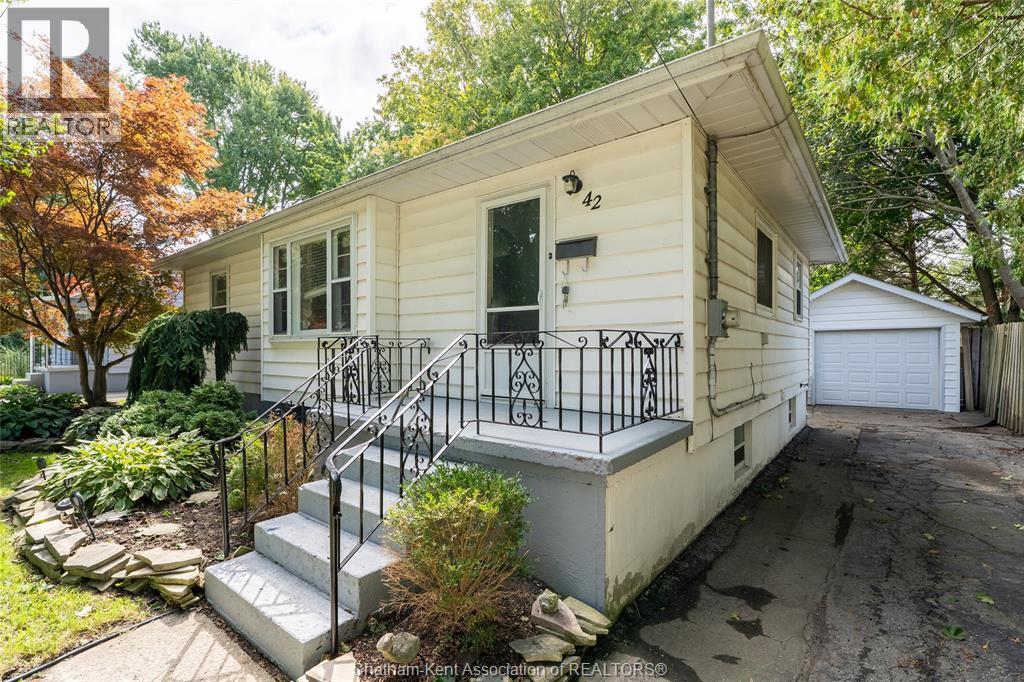 4-bedroom Single Family at 42 Canterbury Street, Chatham — photograph 3