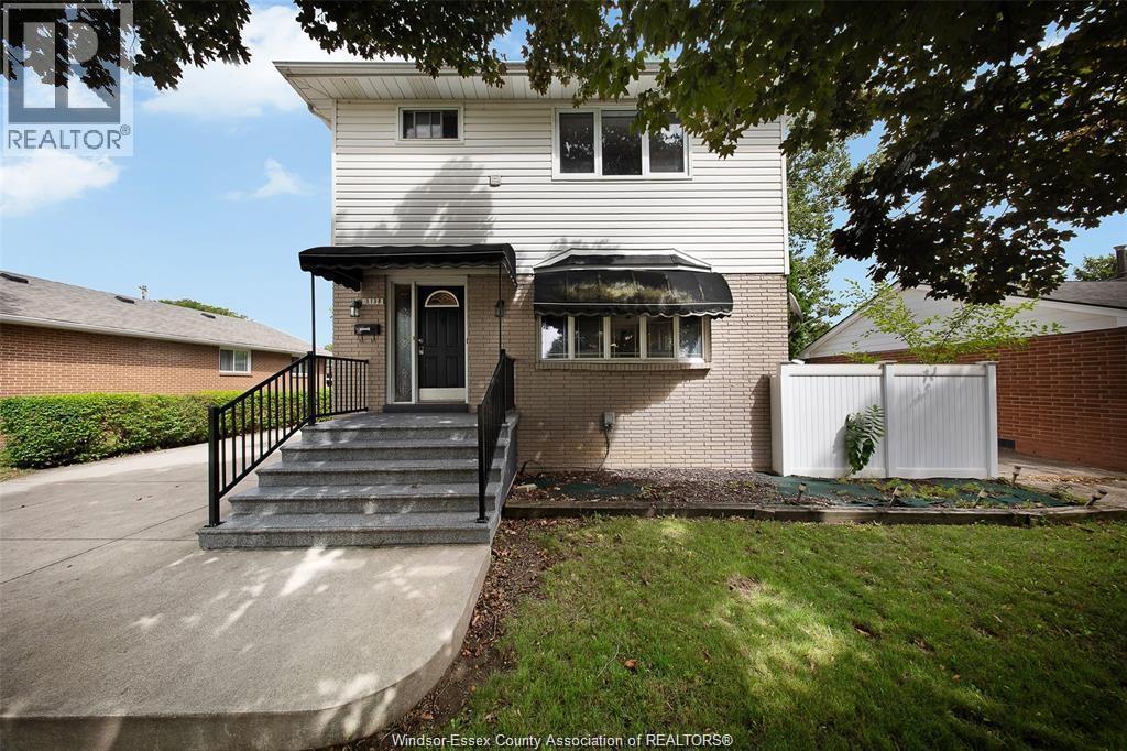 5-bedroom Single Family at 3138 Hartley Drive, Windsor — photograph 3