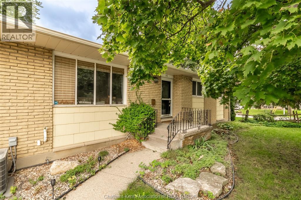3-bedroom Single Family at 591 King Street, Chatham — primary photograph