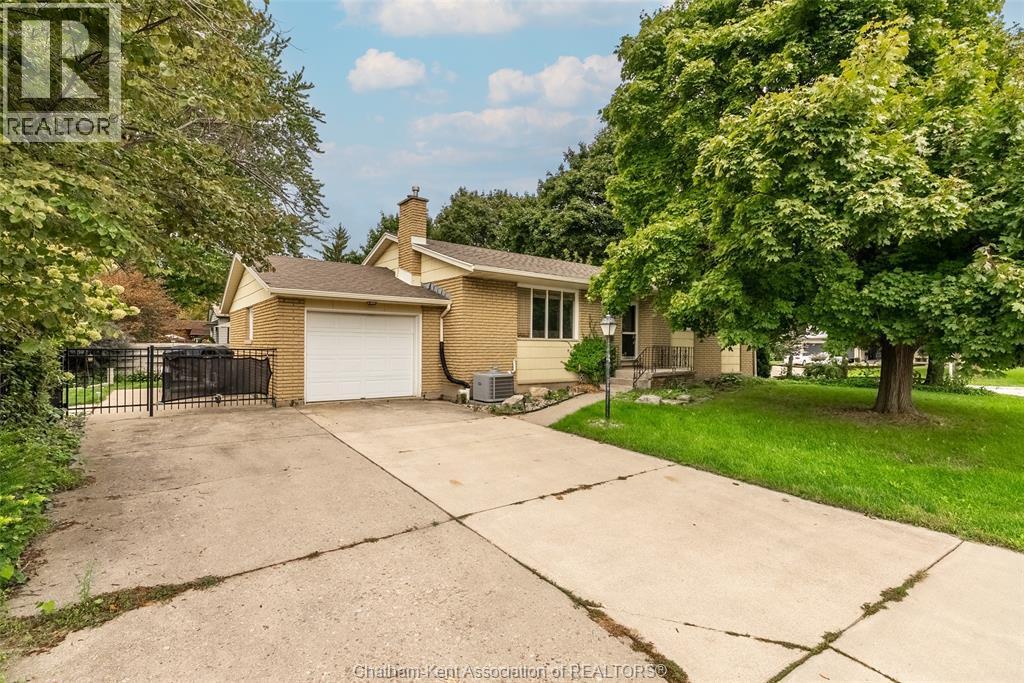 3-bedroom Single Family at 591 King Street, Chatham — photograph 3