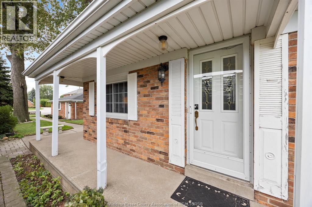 2-bedroom Single Family at 13122 Riverside Drive, Tecumseh — photograph 2