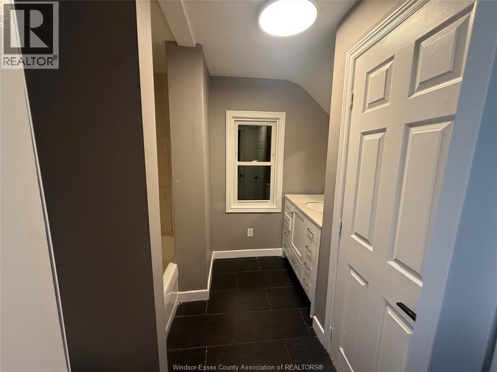 3-bedroom Single Family at 1380 Goyeau, Windsor — photograph 3