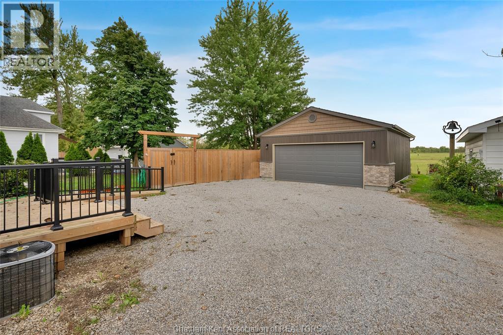 3-bedroom Single Family at 22644 Merlin Road, Merlin — photograph 3