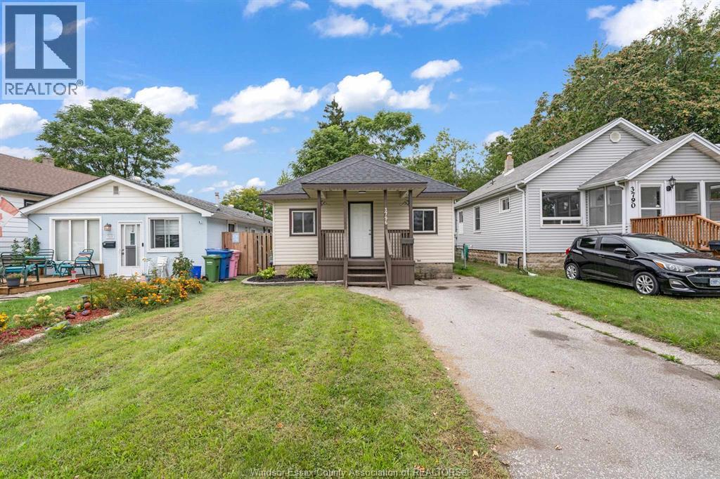 2-bedroom Single Family at 3796 Glenfield Street, Windsor — photograph 2