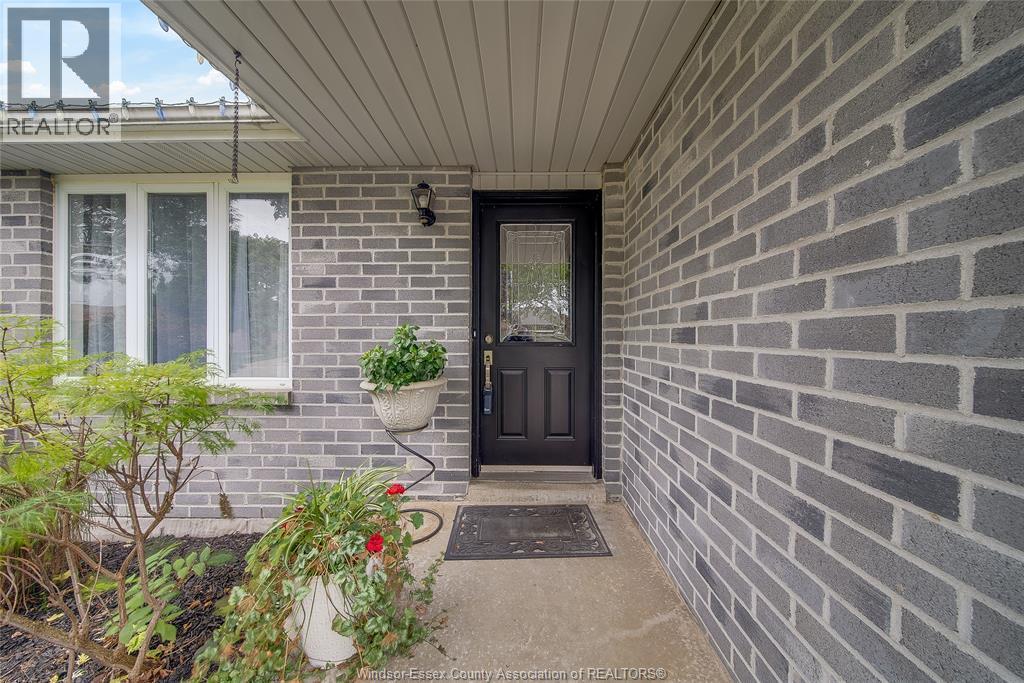 3-bedroom Single Family at 2163 Curry, Windsor — photograph 3