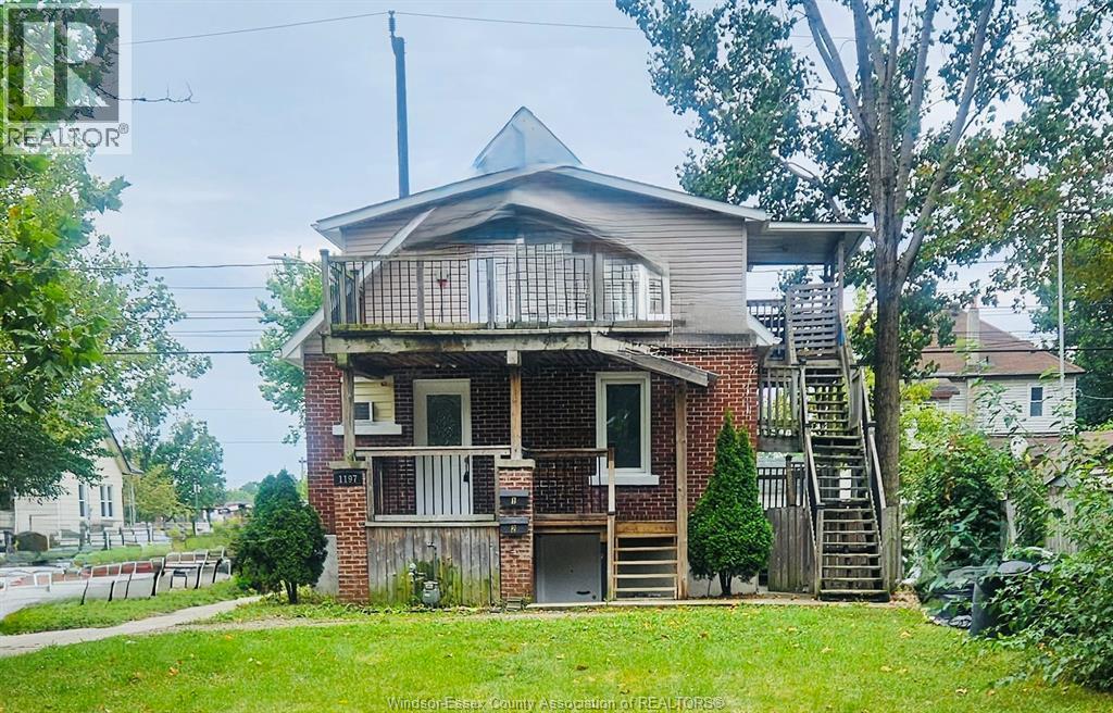 4-bedroom Single Family at 1197 Albert, Windsor — photograph 2
