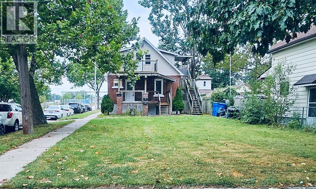 4-bedroom Single Family at 1197 Albert, Windsor — photograph 3