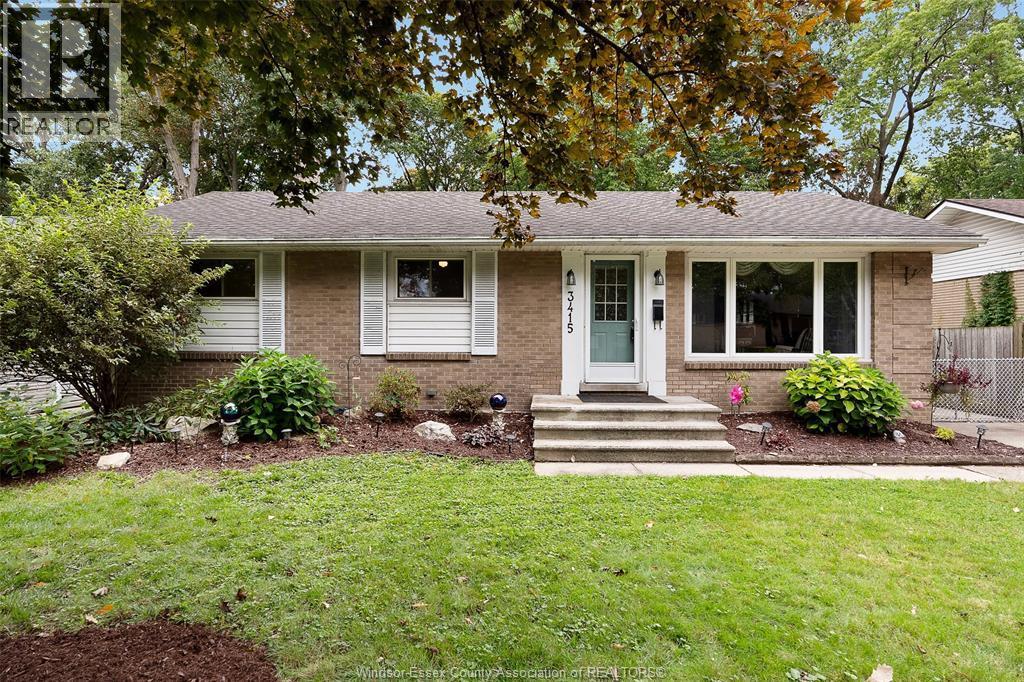 4-bedroom Single Family at 3415 Randolph, Windsor — photograph 2