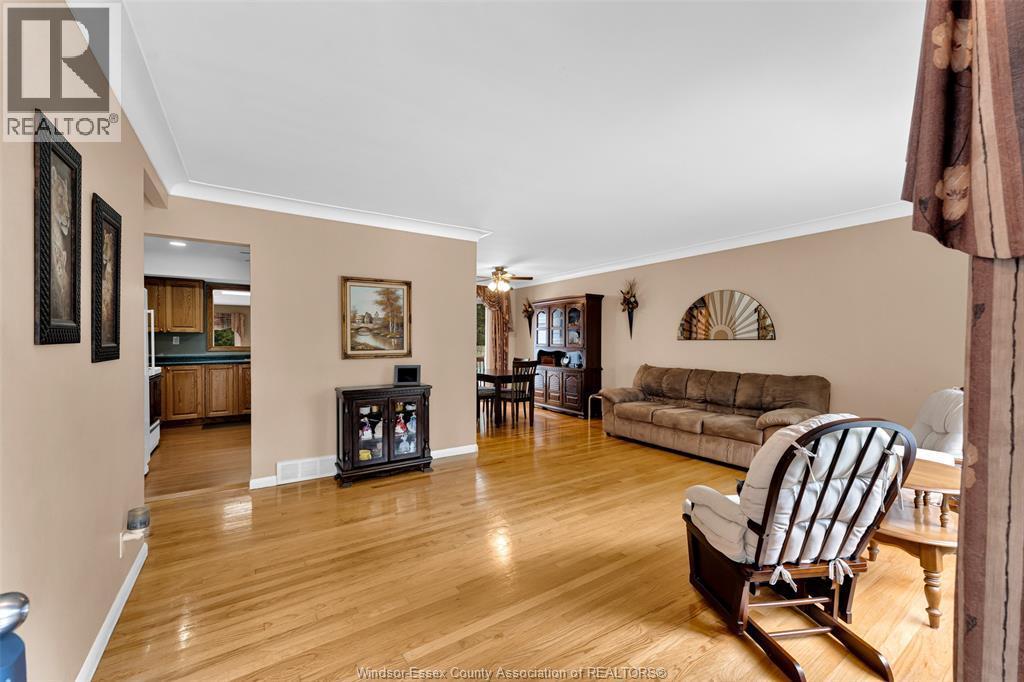 4-bedroom Single Family at 3415 Randolph, Windsor — photograph 3