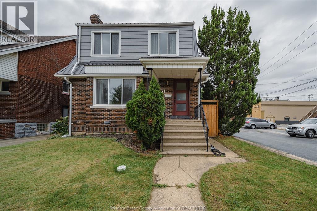3-bedroom Single Family at 2131 Lincoln Road, Windsor — photograph 2