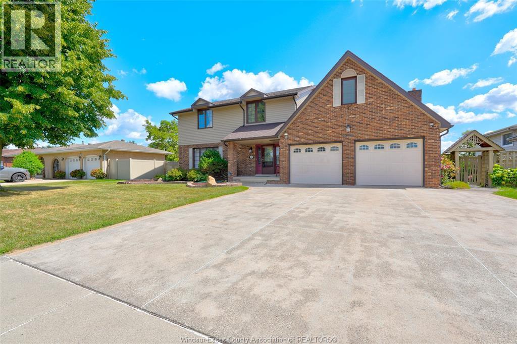 4-bedroom Single Family at 2036 Lesperance Road, Tecumseh — primary photograph