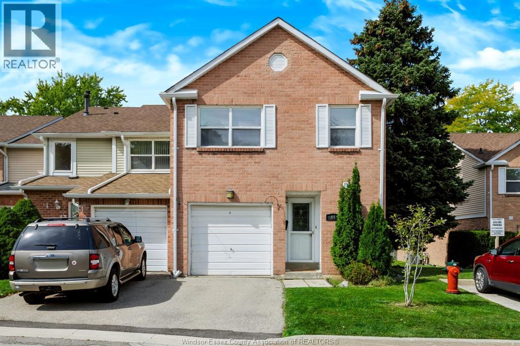 3-bedroom Single Family at 3380 South Millway #44, Mississauga — primary photograph