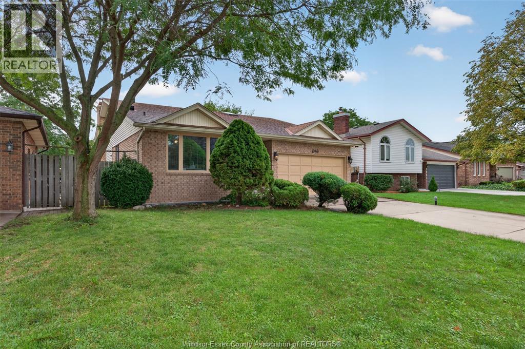 5-bedroom Single Family at 1946 Lepain Crescent, LaSalle — photograph 2