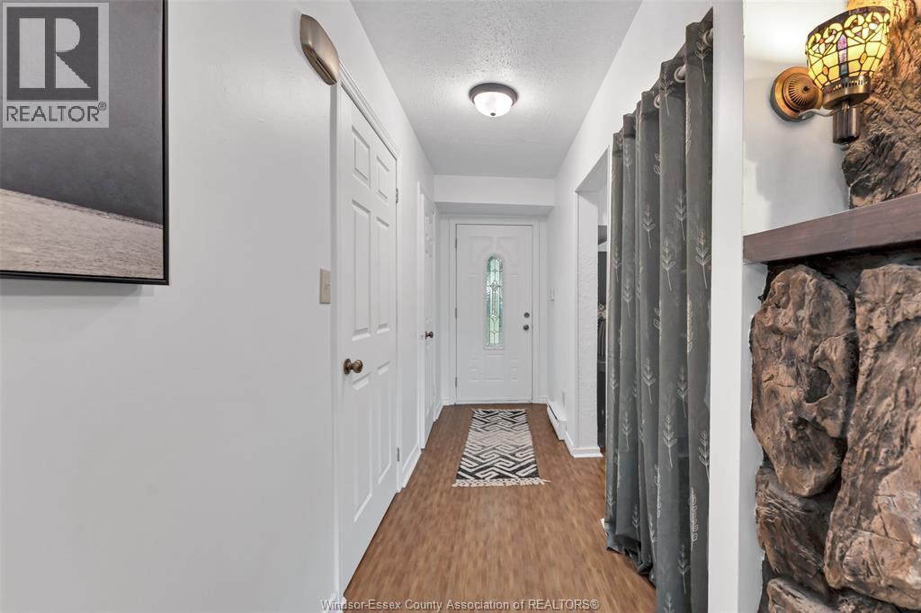 3-bedroom Single Family at 1716 Eastgate Estates, Windsor — photograph 3