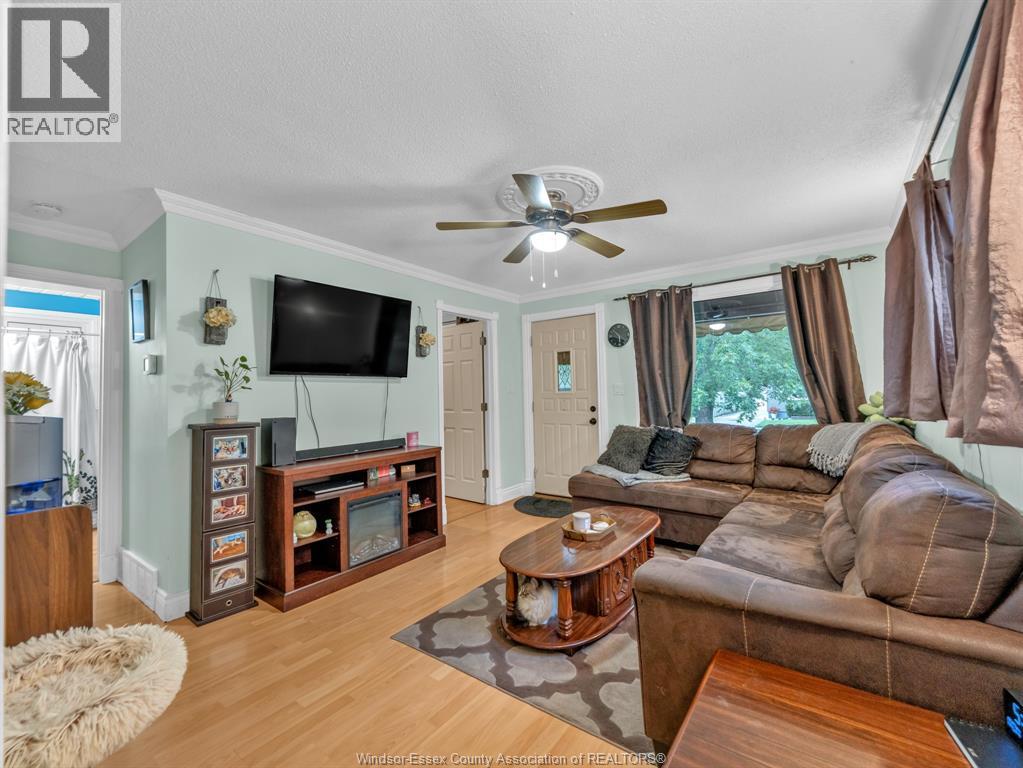 2-bedroom Single Family at 1826 Francois Road, Windsor — photograph 3
