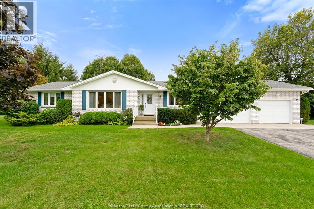3-bedroom Single Family at 234 Essex Rd 18, Leamington — primary photograph