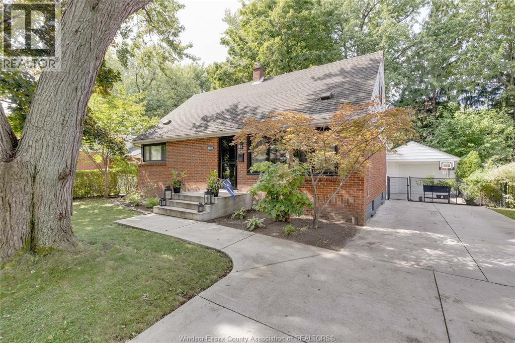 Single Family — 3035 Radisson Avenue, Windsor, Ontario
