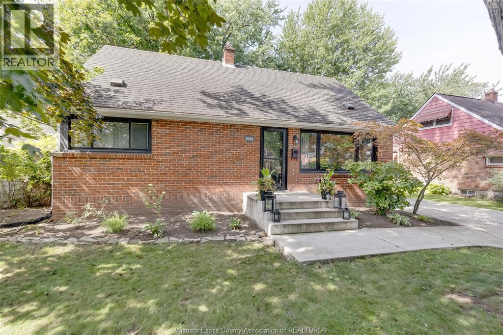5-bedroom Single Family at 3035 Radisson Avenue, Windsor — photograph 3