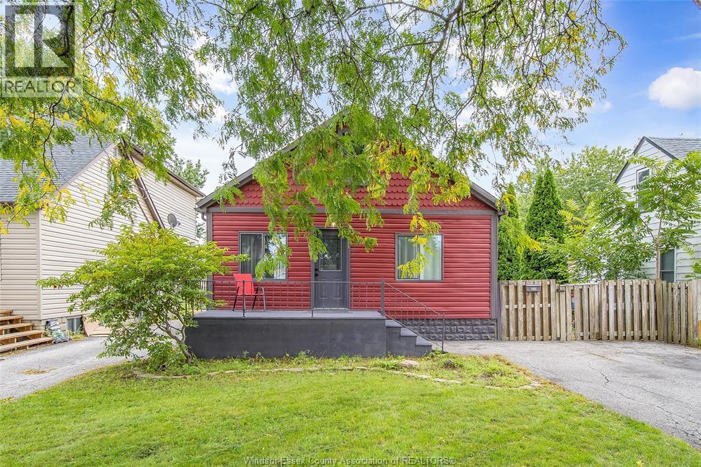 3-bedroom Single Family at 629 Stanley Street, Windsor — primary photograph