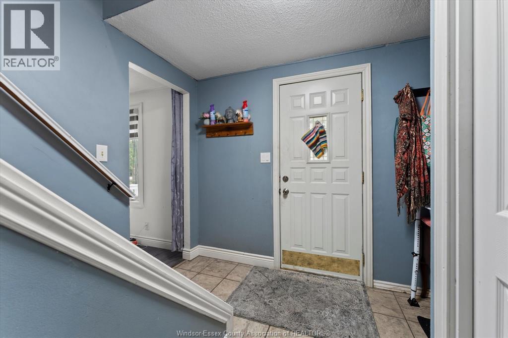 4-bedroom Single Family at 10358 Shenandoah, Windsor — photograph 3