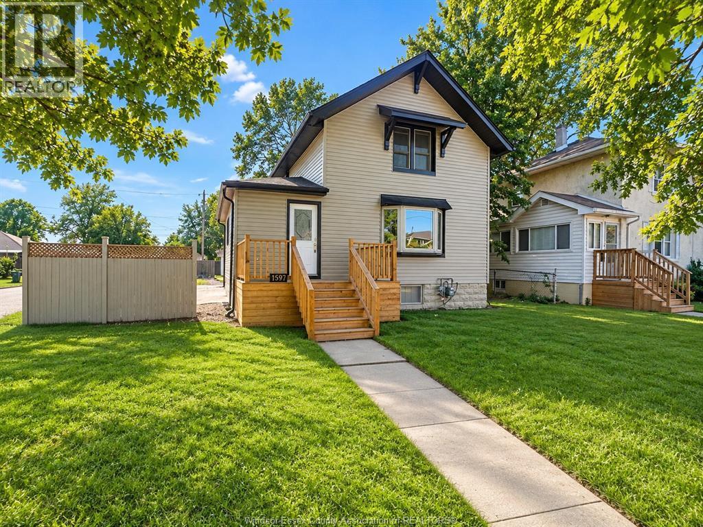 4-bedroom Single Family at 1597 Bruce, Windsor — primary photograph