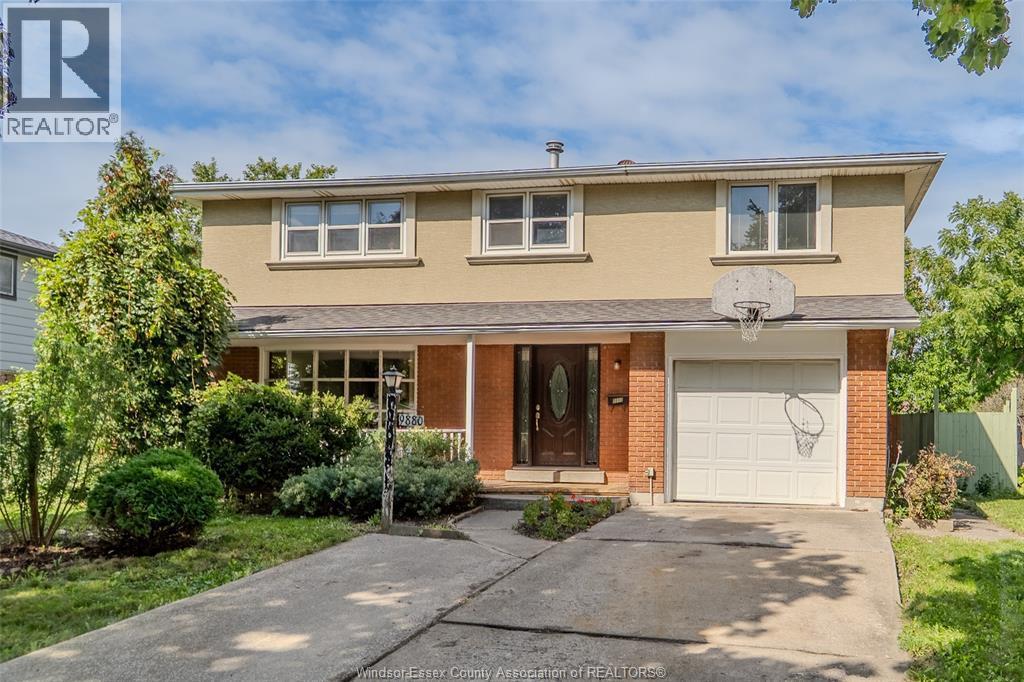 4-bedroom Single Family at 9880 Asgard Road, Windsor — photograph 2